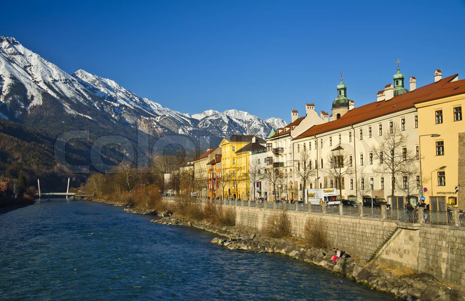 Inn Fluss und die Stadt Innsbruck | Stock Bild | Colourbox