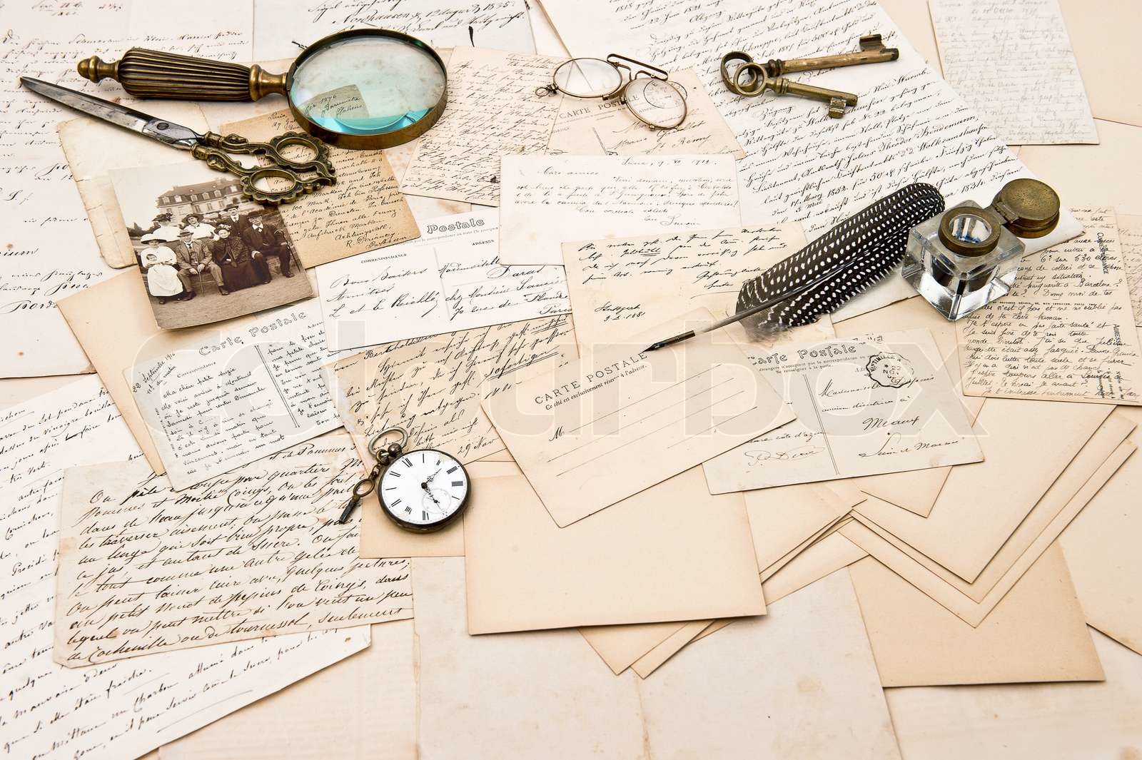 gamle breve og postkort og foto af en familie | Stock foto | Colourbox