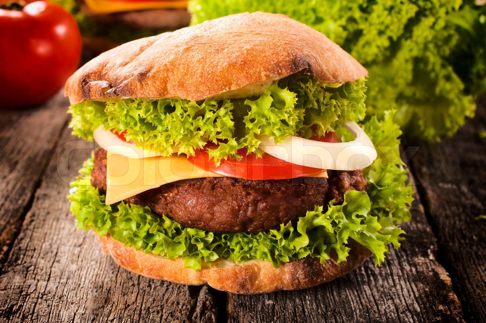 Einzel- Cheeseburger | Stock Bild | Colourbox