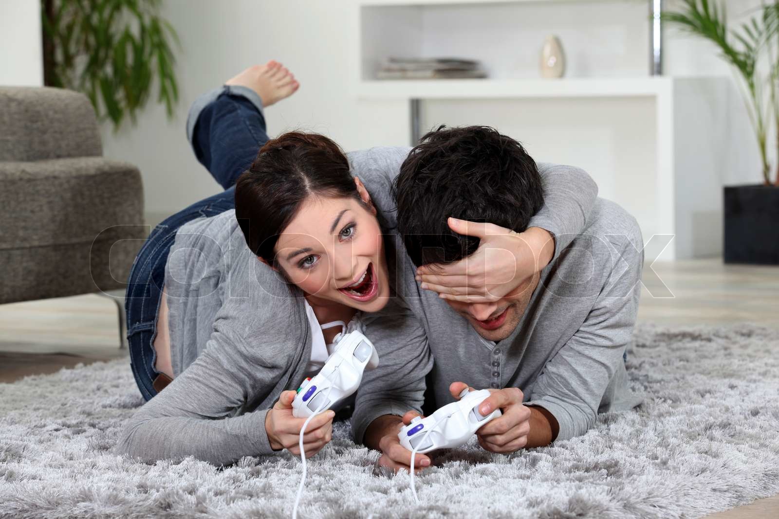 süßes Paar Spielen von Videospielen Stock Bild Colourbox