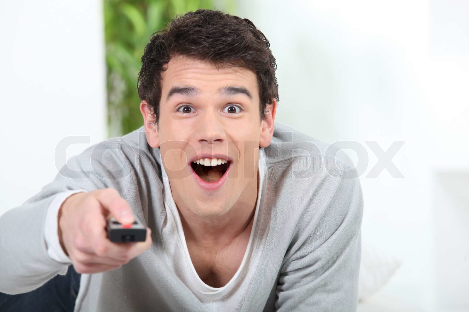 Mann Schläft Jeden Abend Vor Dem Fernseher Ein Mann vor dem Fernseher | Stock Bild | Colourbox