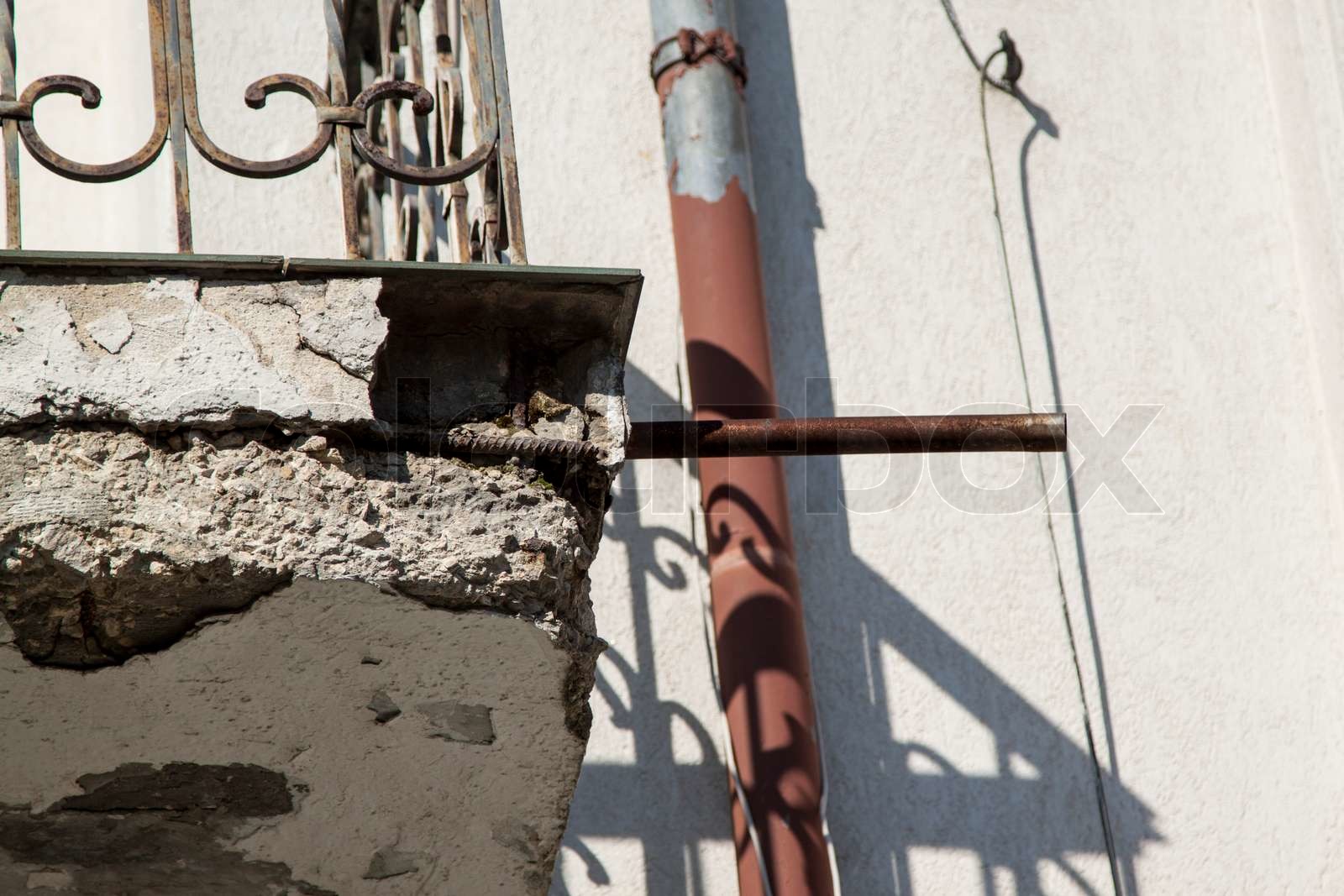 Korrosion von Stahlbeton. | Stock Bild | Colourbox