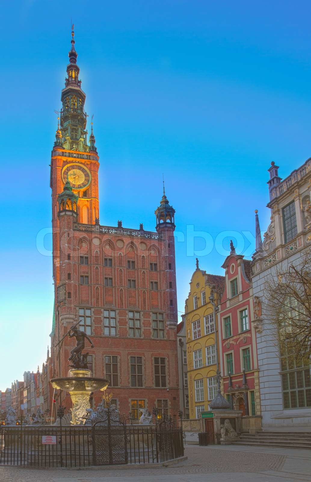 Rathaus von Danzig in der Nacht Stock Bild Colourbox