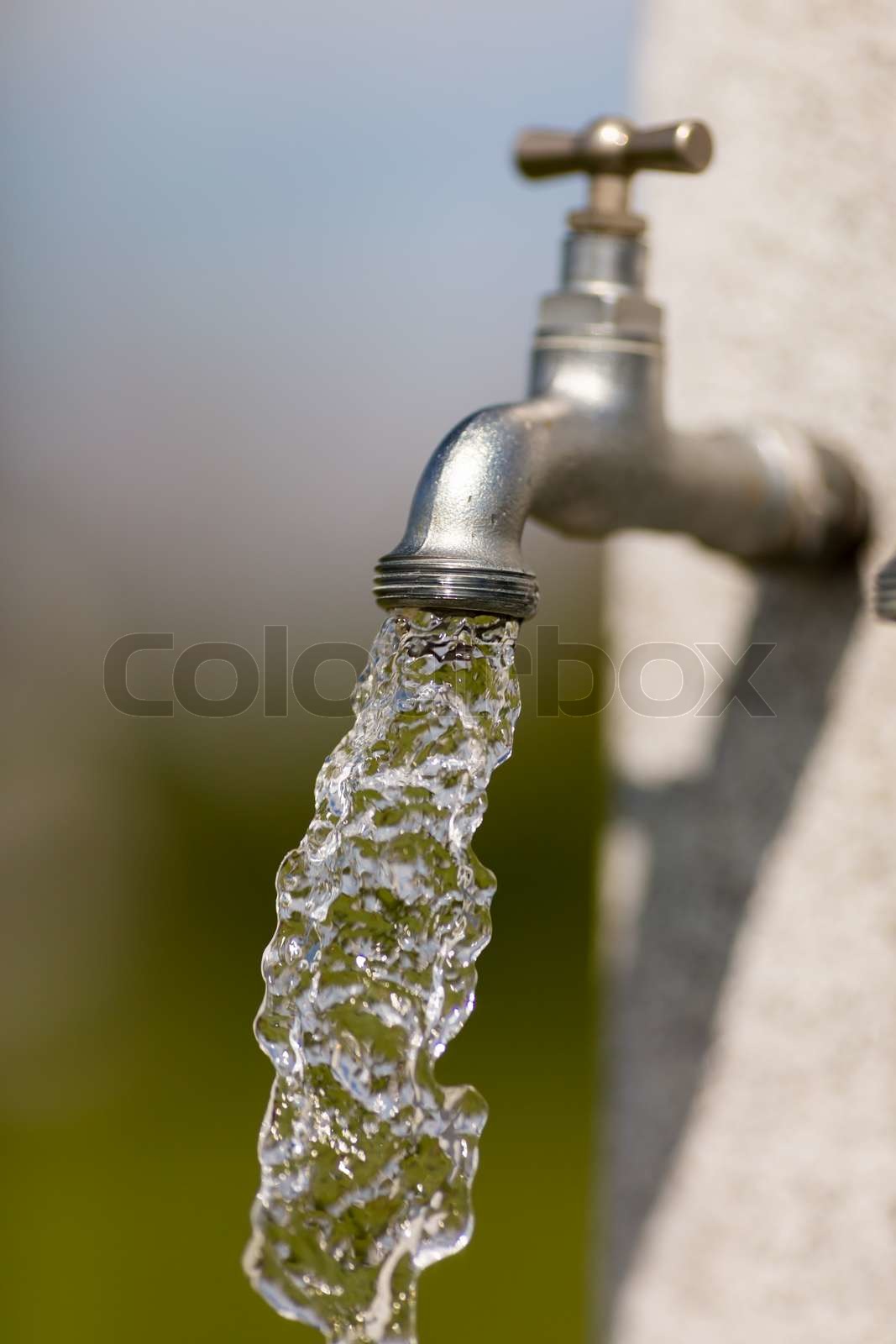 wasser, hahn, fließend Stock Bild Colourbox