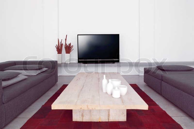 Wohnzimmer mit Sofa und TV | Stock Bild | Colourbox