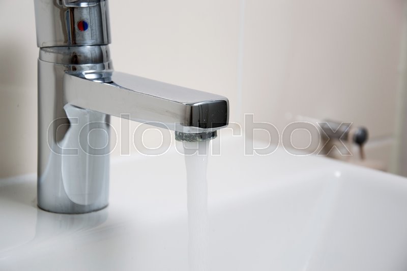 Wasserhahn | Stock Bild | Colourbox