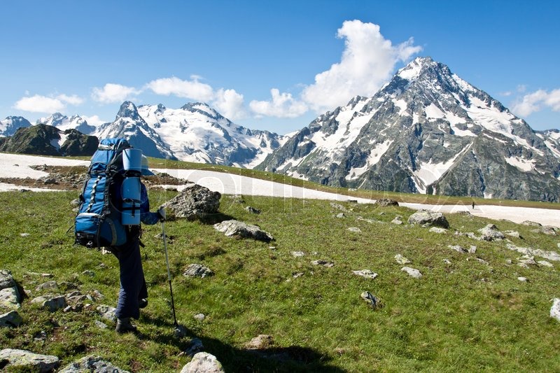 Wanderer auf dem grünen Rasen bewegt | Stock Bild | Colourbox