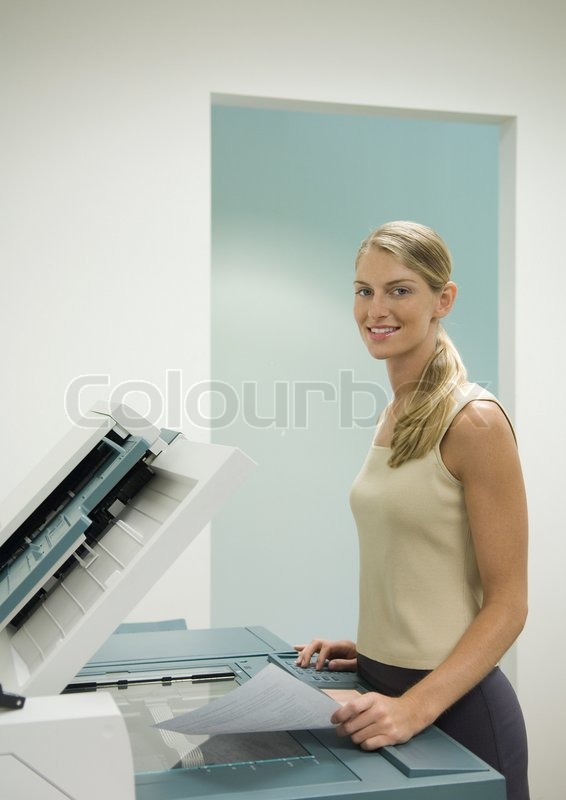 ©Odilon Dimier/AltoPress/Maxppp ; Female office worker 