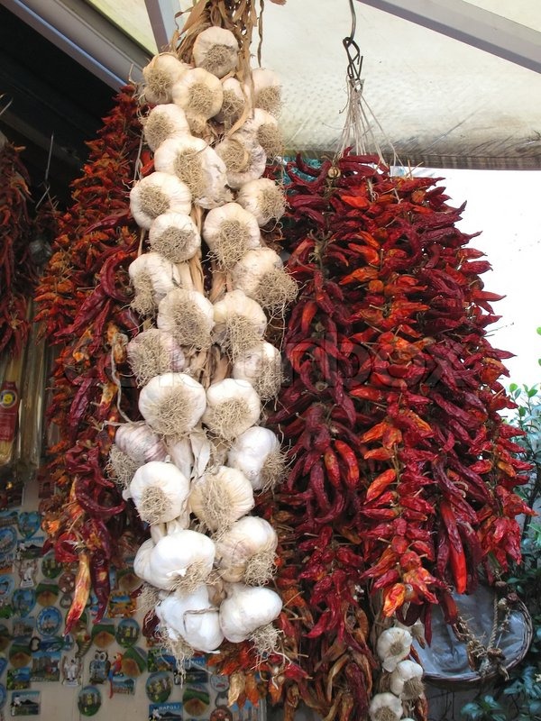 6 root log 6 in hanging Garlic market the strings and on peppers