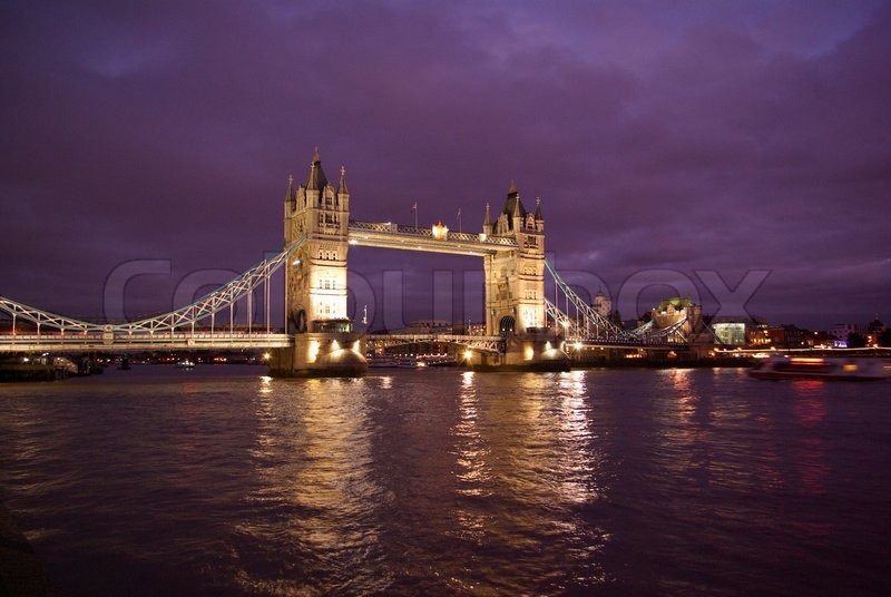 Blick auf die Tower Bridge in der | Stock Bild | Colourbox
