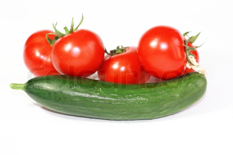 Frische Gurken und Tomaten auf weißem ... | Stock Bild | Colourbox
