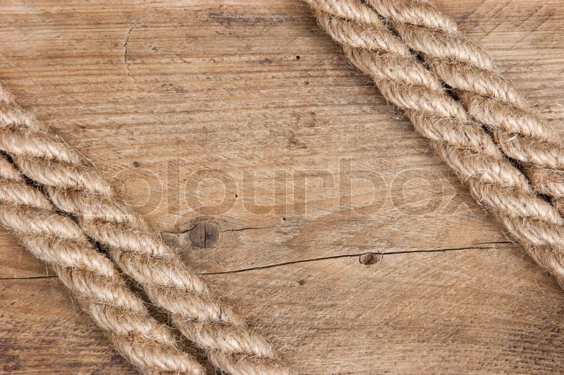 Rahmen aus Seil auf einem hölzernen | Stock Bild | Colourbox