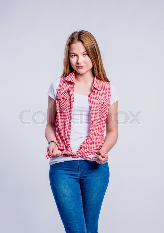 t shirt girl jeans