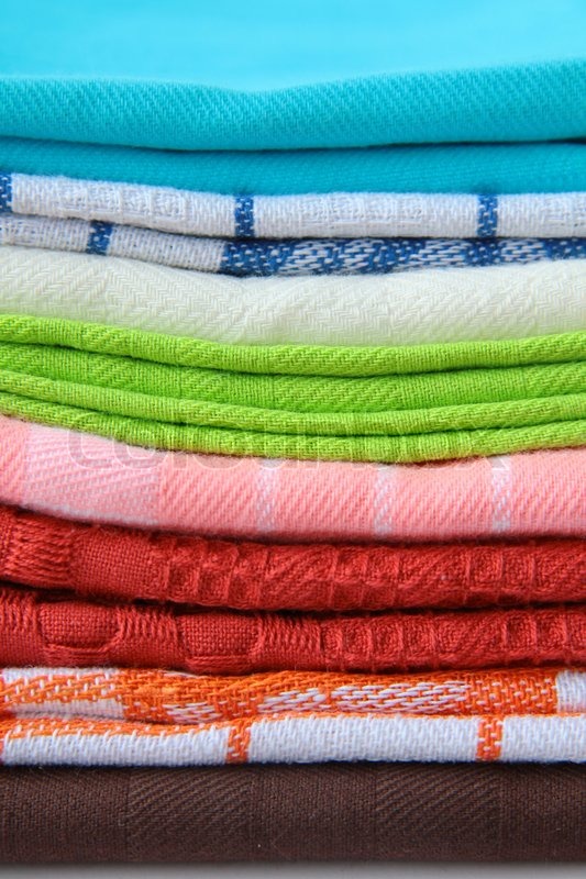 Bunte Küchentücher übereinander | Stock Bild | Colourbox