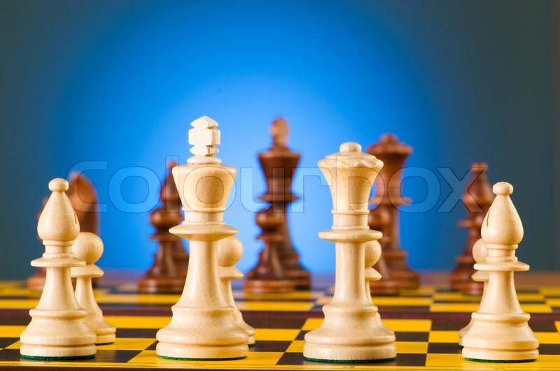 SchachKonzept mit Figuren auf dem Brett Stock Bild Colourbox