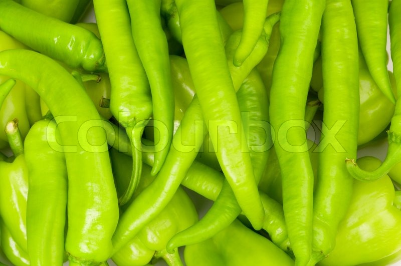 Viele grüne Peperoni angeordnet auf dem ... | Stock Bild | Colourbox