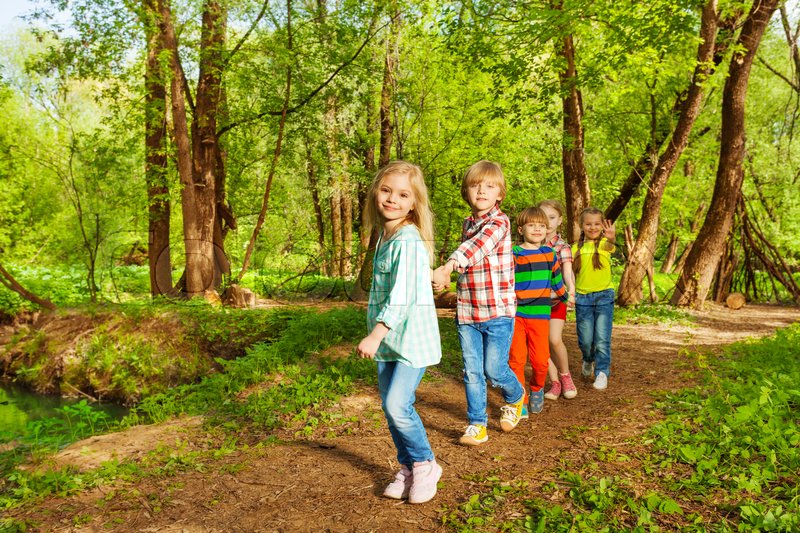 Schulmädchen Spielen Miteinander Schulmädchen Spielen Miteinander