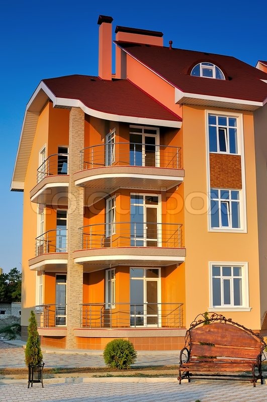 Große neue schöne Haus mit blauem | Stock Bild | Colourbox