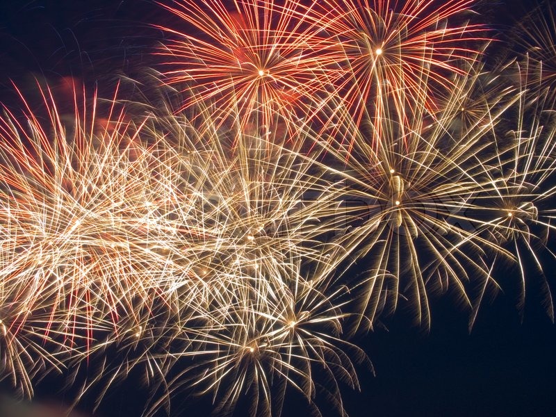 Wunderschönes Feuerwerk in den Himmel | Stock Bild | Colourbox