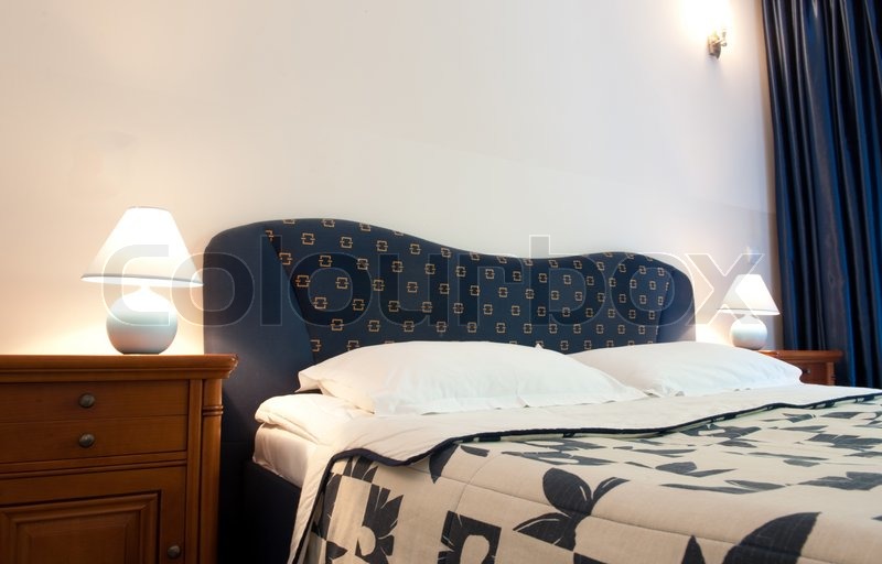 Doppelzimmer im Hotel in weißen und | Stock Bild | Colourbox