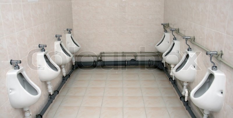 Zwei Reihen von Urinale in einer | Stock Bild | Colourbox