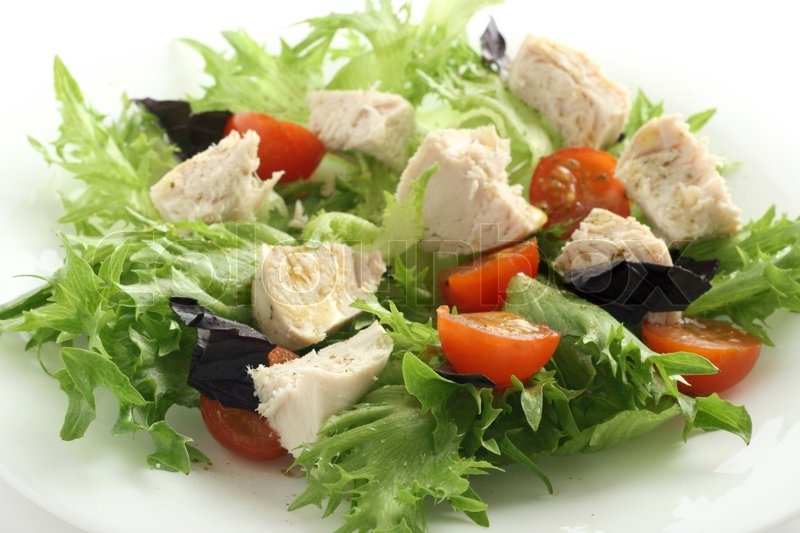 Salat mit gekochtem Huhn | Stock Bild | Colourbox