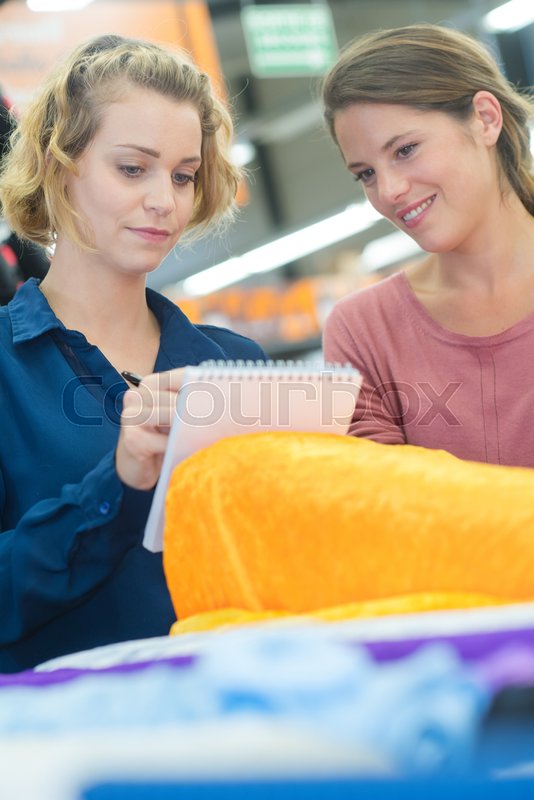 women-looking-at-themselves