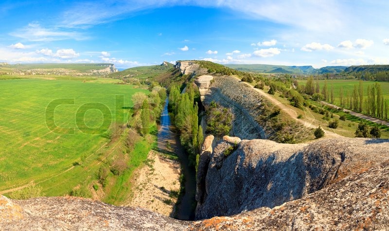 Frühling Krim Berglandschaft mit Felsen | Stock Bild | Colourbox
