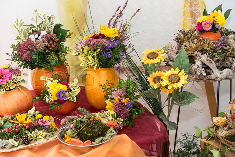 Stimmungsvolle Herbstdekoration mit | Stock Bild | Colourbox