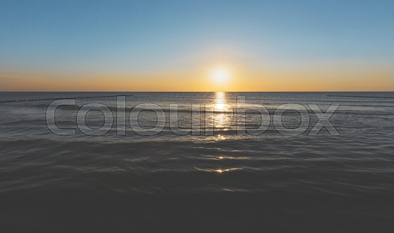 Sunset Over The Horizon Of The Ocean Stock Bild Colourbox