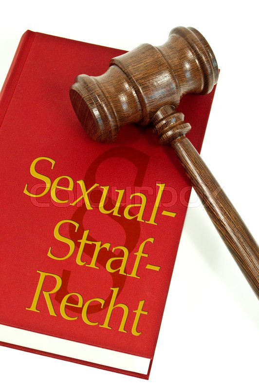Richterhammer mit Gesetzbuch und | Stock Bild | Colourbox