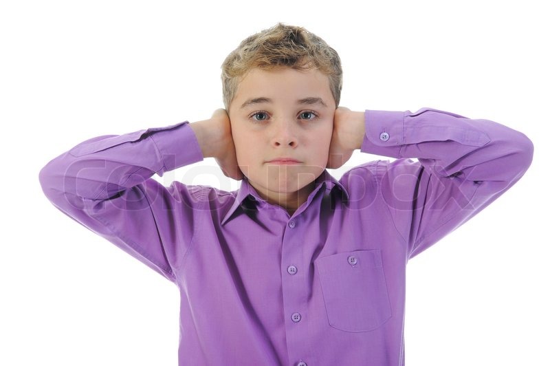 Шумные дети дома. Родители медитируют пока дети разносят комнату рисунок. Грустные дети на празднике. Шумные дети. Upbringing background.