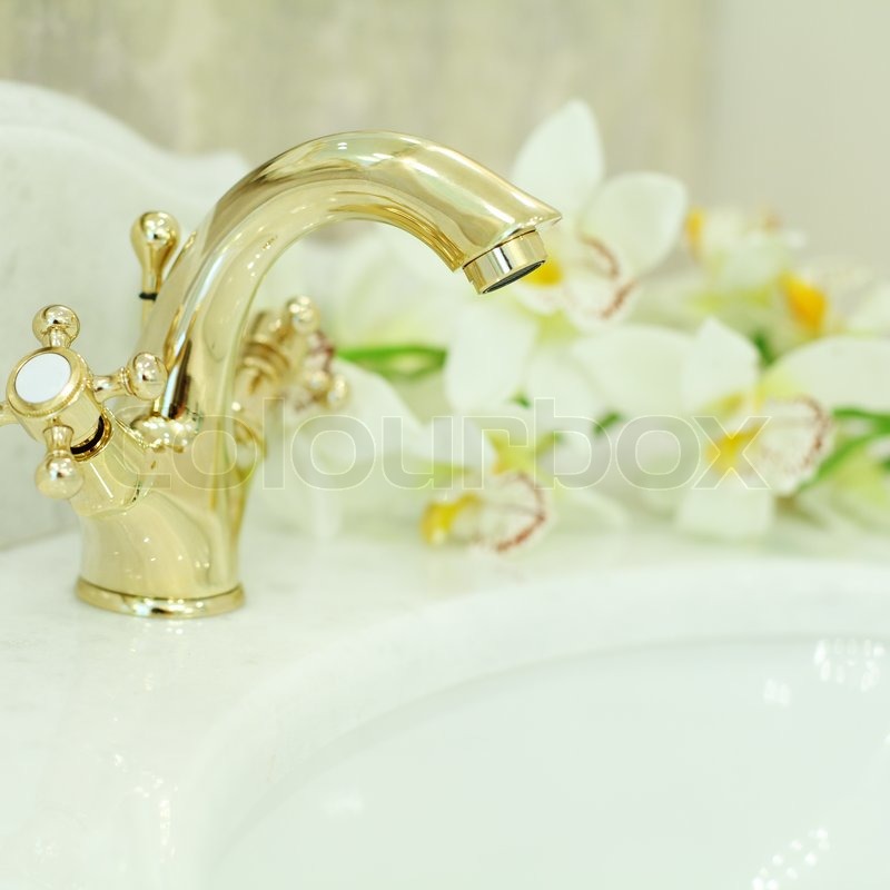 Badezimmer Interieur - Waschbecken und | Stock Bild | Colourbox