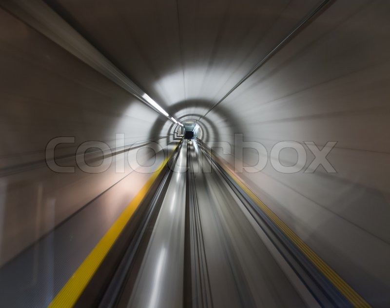 Durch den Tunnel Stock Bild Colourbox