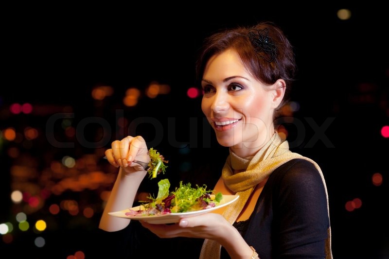 Essen Frau Hängt Aus Fenster Frau essen Salat | Stock Bild | Colourbox