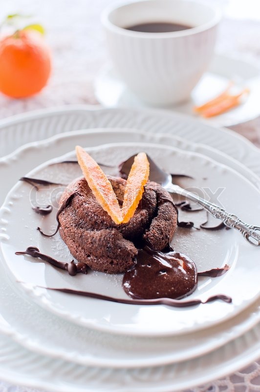 Schokoladen-Kuchen mit kandierten | Stock Bild | Colourbox