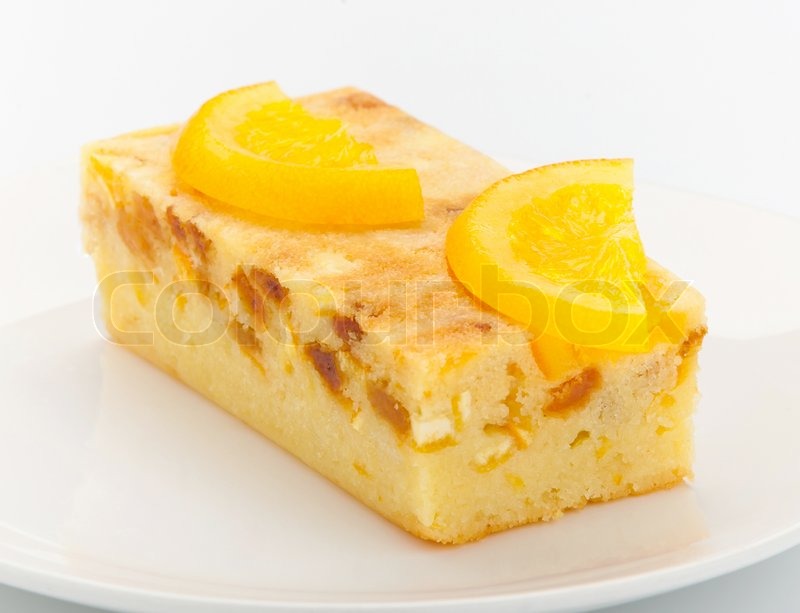 Orange Kuchen mit Stücken von Orange | Stock Bild | Colourbox
