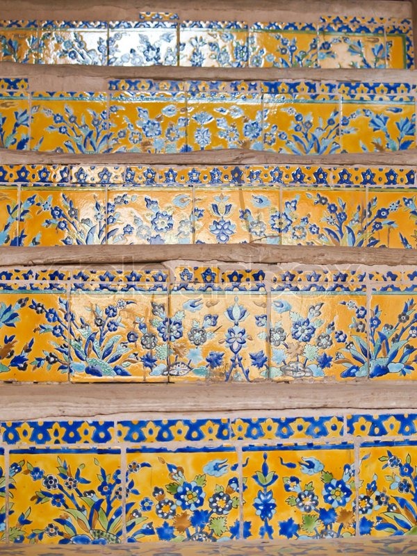 Nahaufnahme bunte Bodenfliesen in | Stock Bild | Colourbox