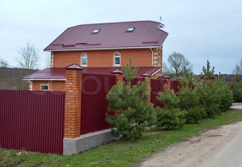 Schöne zweigeschossige Steinhaus | Stock Bild | Colourbox