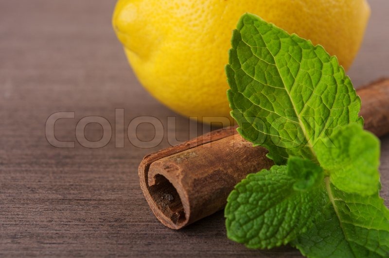 Nahaufnahme des grünen Minze Stock Bild Colourbox