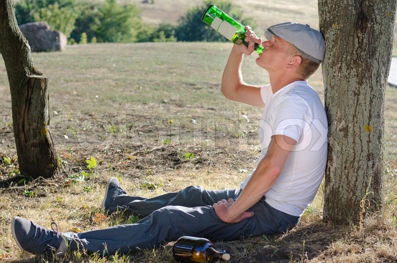 Alkoholische trinken allein in der Stock Bild Colourbox