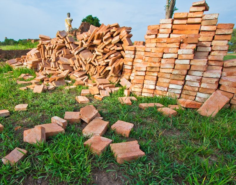 Rotem Backstein Haufen Steine | Stock Bild | Colourbox