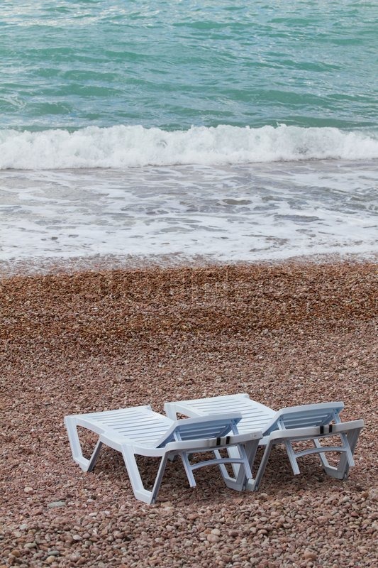 Zwei Liegestühle | Stock Bild | Colourbox