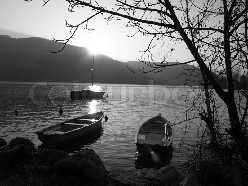 Coucher de soleil sur le lac d'Annecy | Stock image | Colourbox