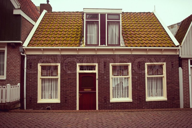 Fassade aus rotem Backstein Haus | Stock Bild | Colourbox