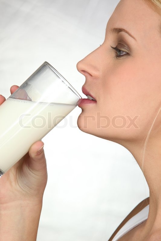 pet-spermu-iz-kuvshina-smazka-masturbatsiya-laska-kiski-foto