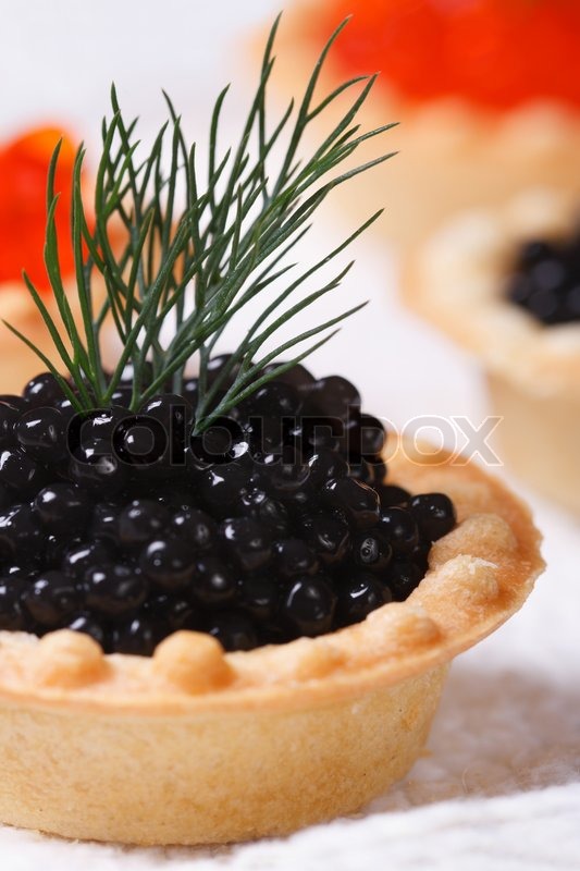 Kanapees Mit Schwarzen Stor Fisch Makro Stock Bild Colourbox